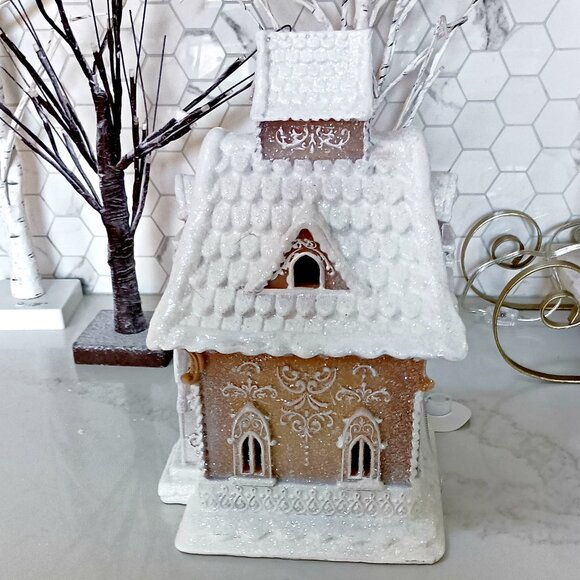 NEW! EXQUISITE LARGE LIGHT UP GINGERBREAD HOUSE DECOR - Picture 5 of 6